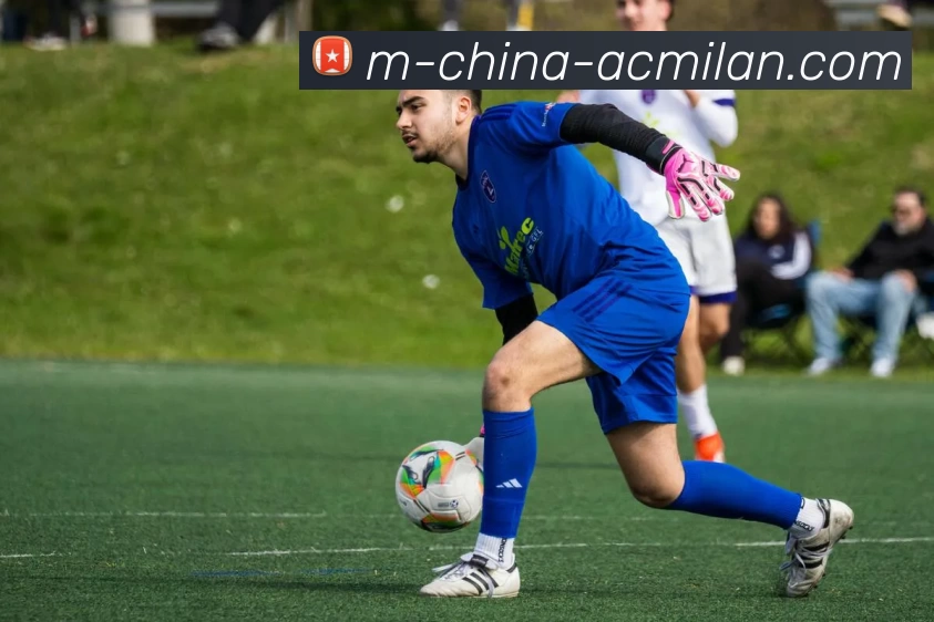 足球明星C罗腹肌训练全程视频分享助你塑造完美身材